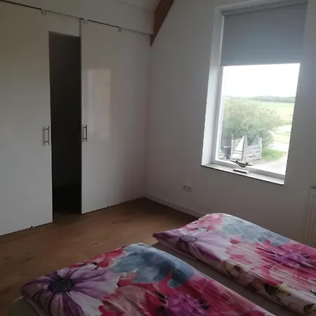 Vakantiehuis Aan Zee, Prive Sauna بيت للعطل Sint Maartensvlotbrug