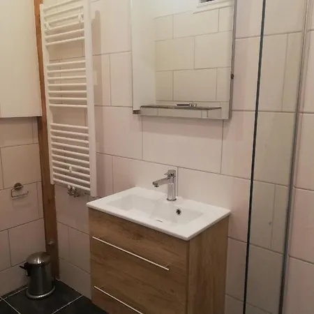 Vakantiehuis Aan Zee, Prive Sauna بيت للعطل